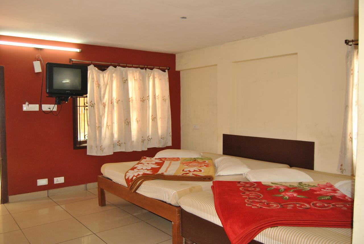 Ezhil Residency Hotel Kodaikanal Exterior photo