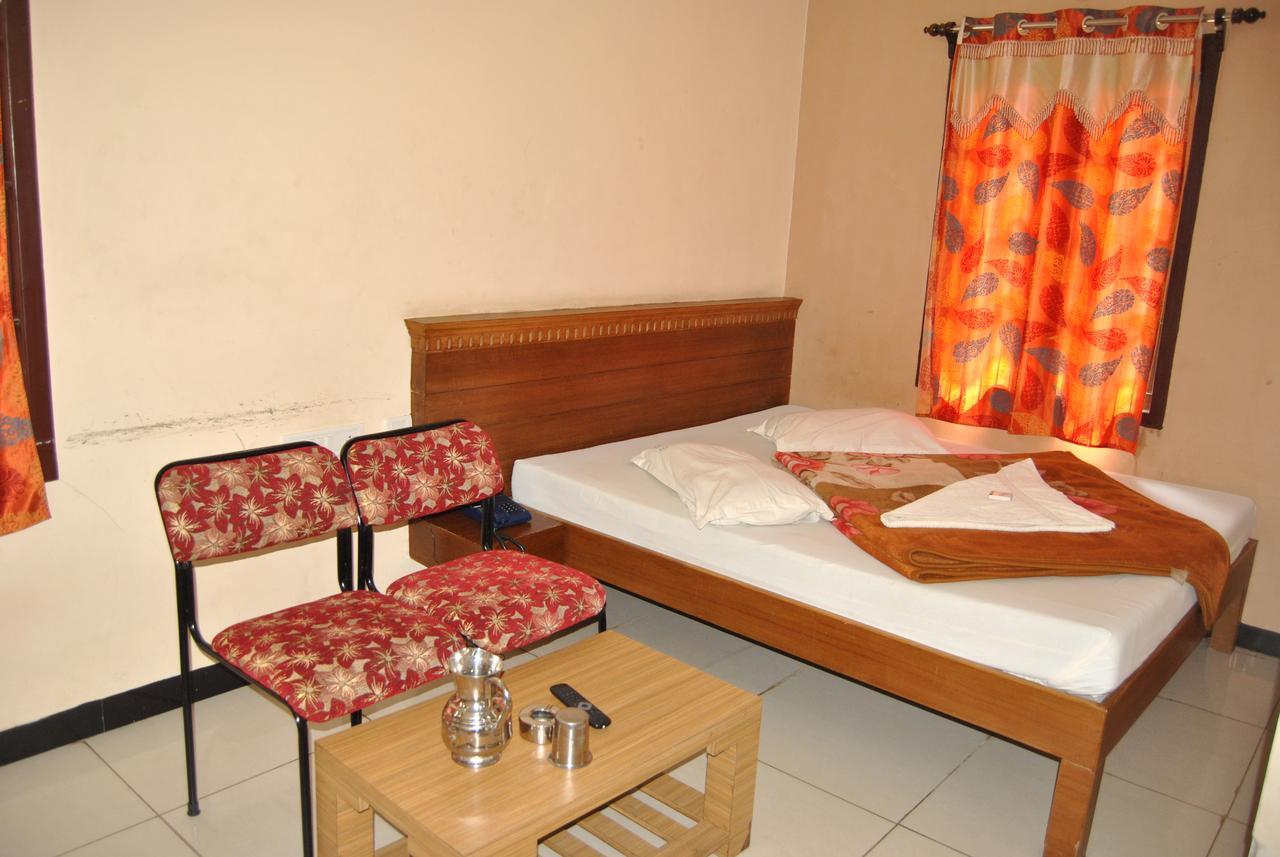 Ezhil Residency Hotel Kodaikanal Exterior photo