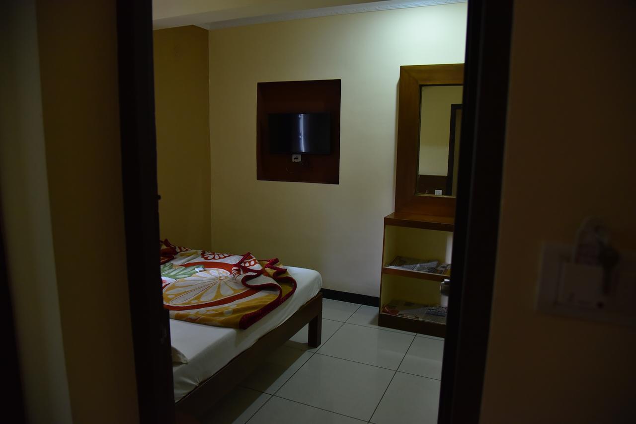 Ezhil Residency Hotel Kodaikanal Exterior photo